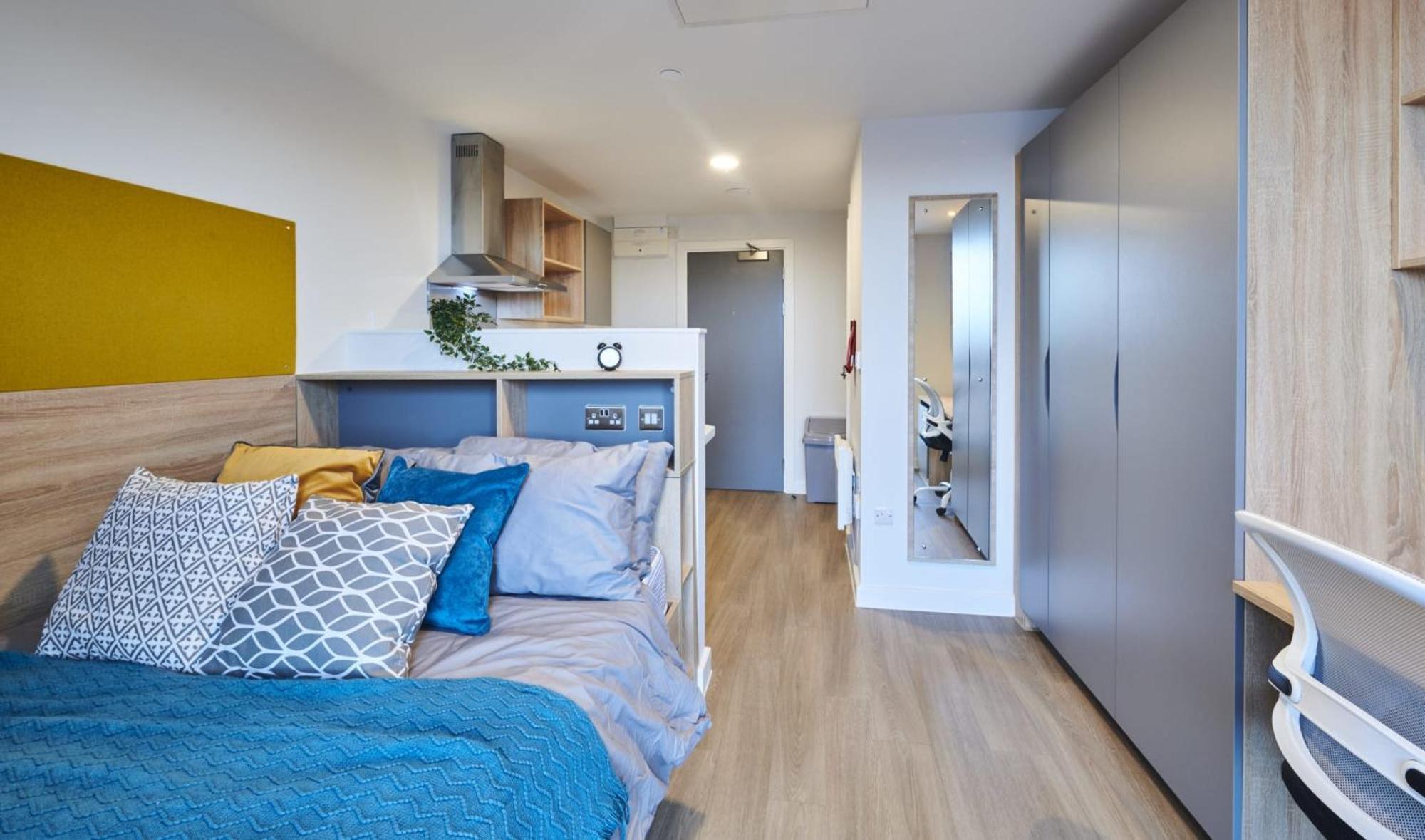 Apartment Modern Ensuite Bedrooms With Shared Kitchen At York House In For Students Only Nottingham